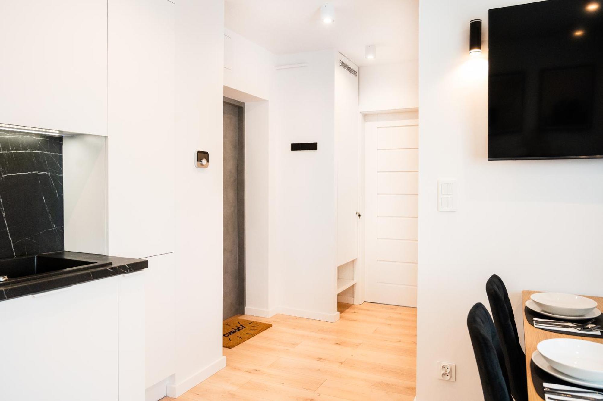 White Apartment Jelenia Gora
